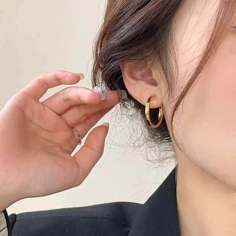 New Fashion Classics Simple Big Round Hoop Earrings for Women Circle Girls Shiny Delicate Party Womens Jewelry New Arrival 2025
